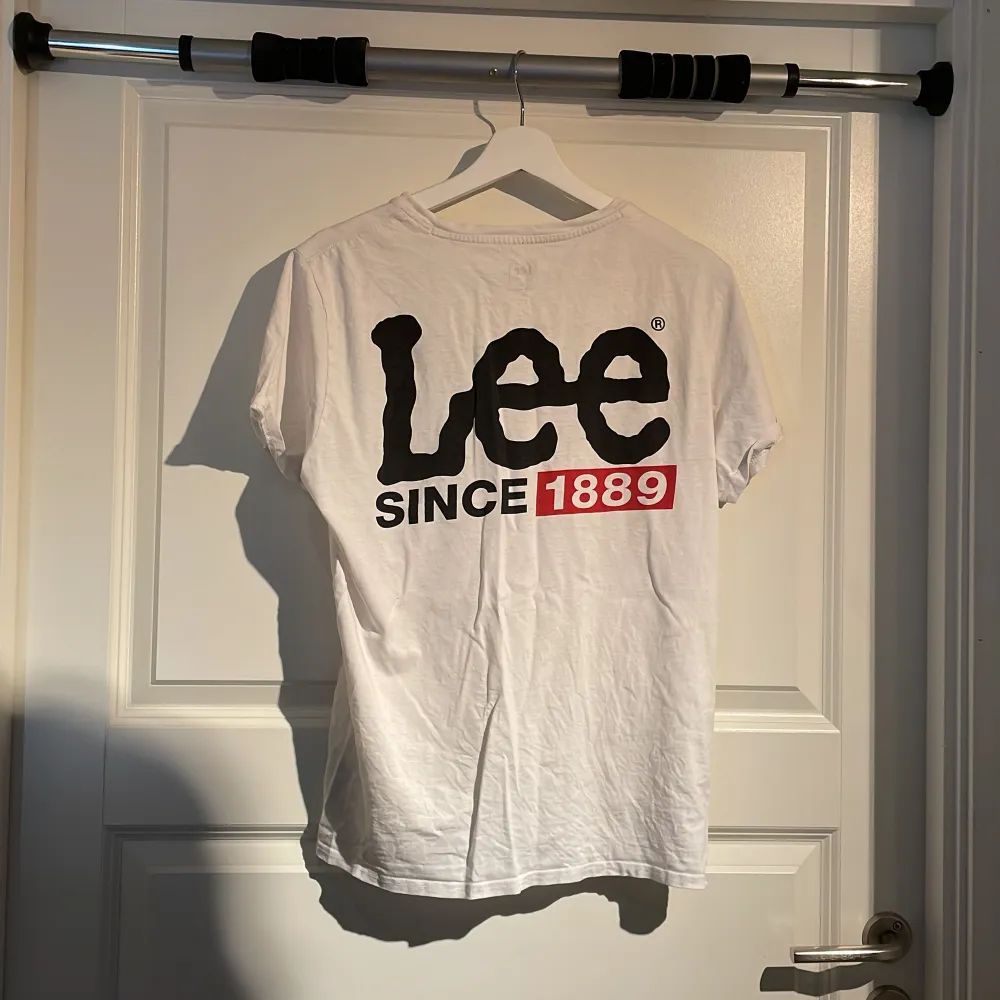 Tshirt Lee. T-shirts.