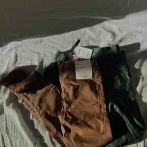 Stradivarius byxor - Skinnbyxor från stradivarius i storlek 34 båda två, ALDRIG ANVÄNDA!🤍