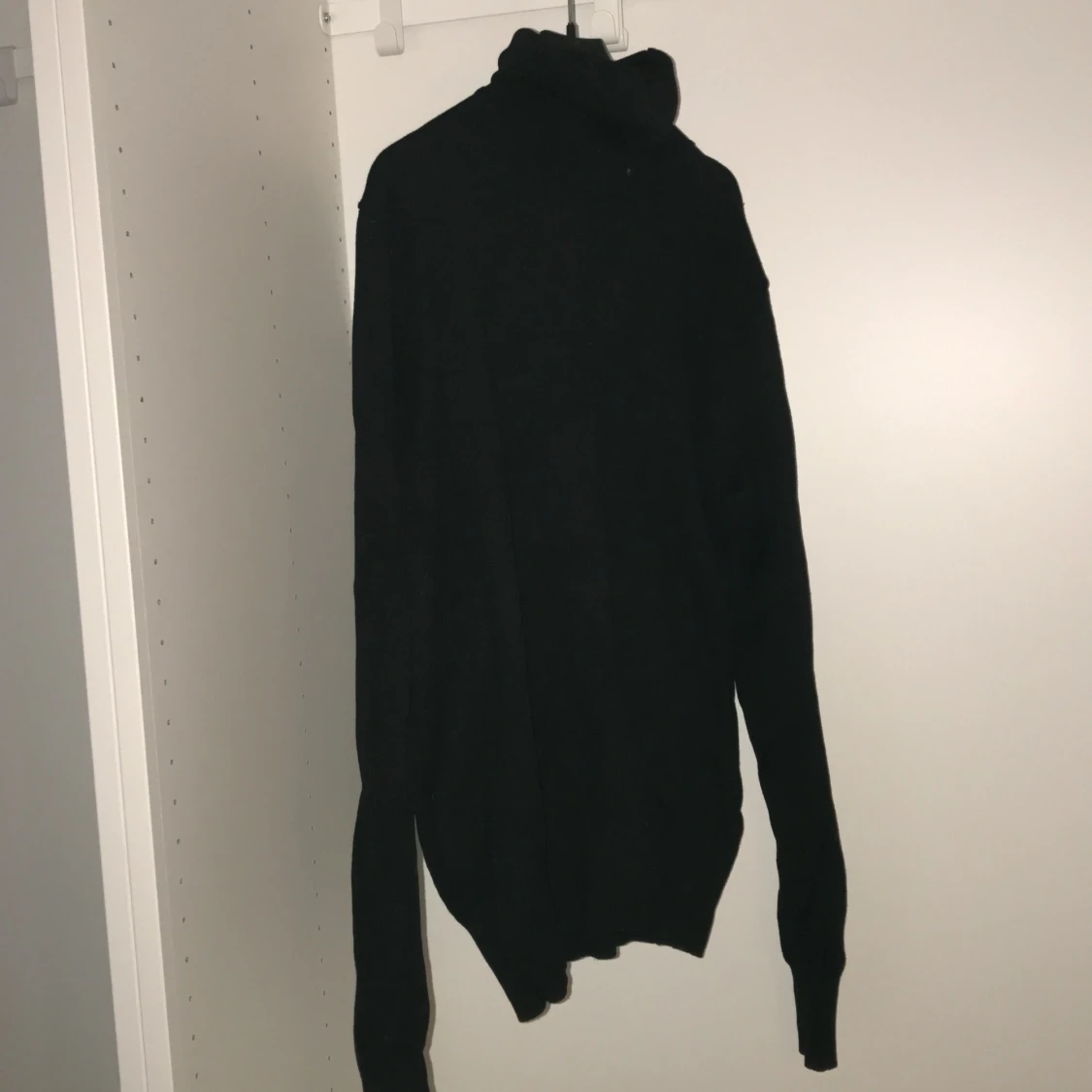 Svart långärmad tröja