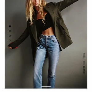 Zara mid rise jeans  - Köpte i stockhom utan att prova och dom passade inte som jag ville så säljer dom nu. Storlek 38 sprillans nya med prislapp kvar 💕