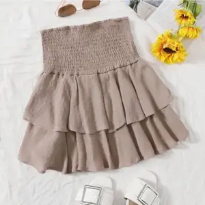 Fin beige/brun volang kjol som är snygg både som kjol och som topp nu till vinter. Köparen står för frakt! 