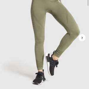 Träningstights 💚 - Säljer mina träningstighta från Gymshark helt nya och oanvända med prislapp på fortfarande. Kan mötas upp i Göteborg❣️