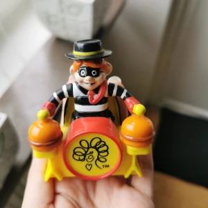 Supersöt figurin - Jättesöt liten leksak. Köparen står för frakten. 