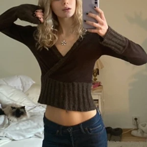 Kookai stickad tröja brun - En svinsnygg tröja som jag tyvärr inte får användning för 