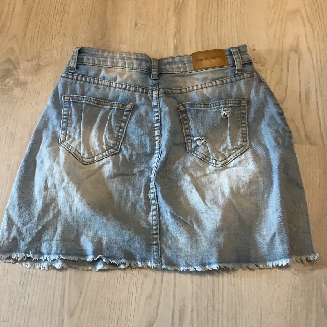 Snygg kjol med pärlor - 90