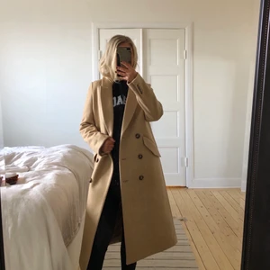 Kappa - Jag säljer nu min kappa ifrån hm. Lite tjockare varmare tyg. Inget slitage använd 1 gång. Passar XS-S.