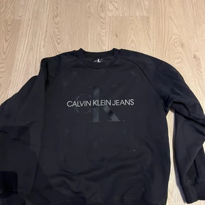 Calvin Klein tröja - Sparsamt använd, bara legat i garderoben 1 år 