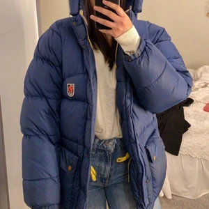 Fjällräven Jacka - Marinblå fjällräven jacka i strl xxs