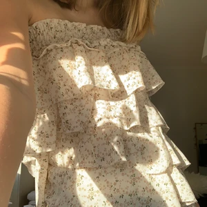 Kjol  - Kjol i storlek S-L, mycket bra skick, passar bra som tröja och kjol! Frakt tillkommer! Om fler är intresserade buda i kommentarerna!