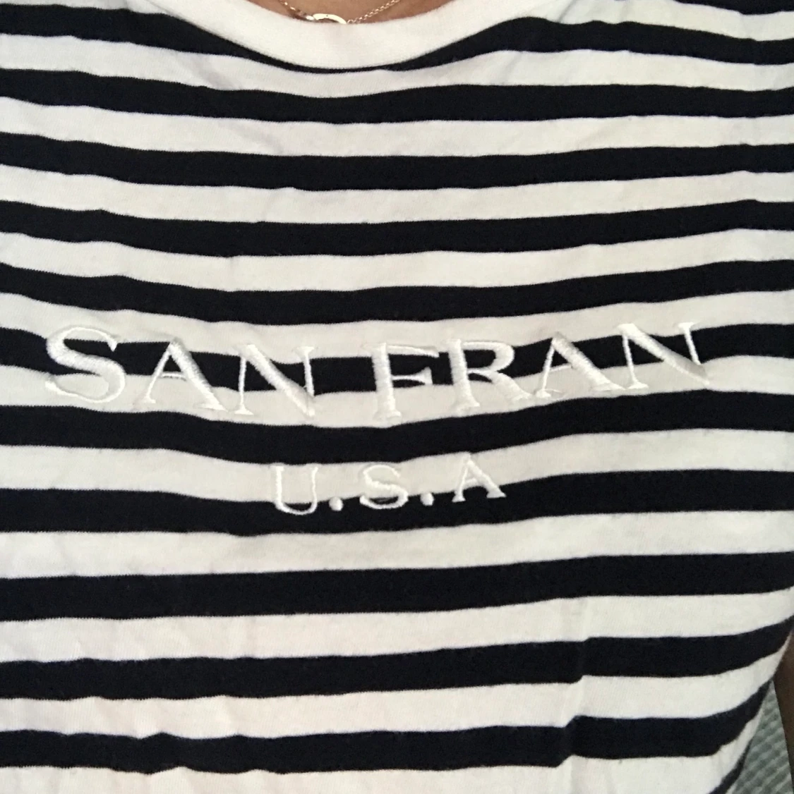 Blå-vitrandig topp  - 90