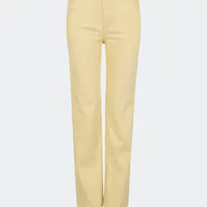 Ett par gula jeans från bik bok storlek 38 endast använda en gång så super bra skick! 250kr
