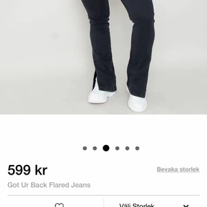 Got Ur Back Flared Jeans JFR - Jätte fina byxor från JFR använd fåtal gånger då jag inte finner dom i min smak. De dammar i garderoben därför har jag bestämt mig för att sälja de.✨ ursprungspris är 600kr + frakt men jag säljer de för 250kr (köpare står för frakt samt möts upp i stockholsområdet nära Tyresö kanske uppsala.)