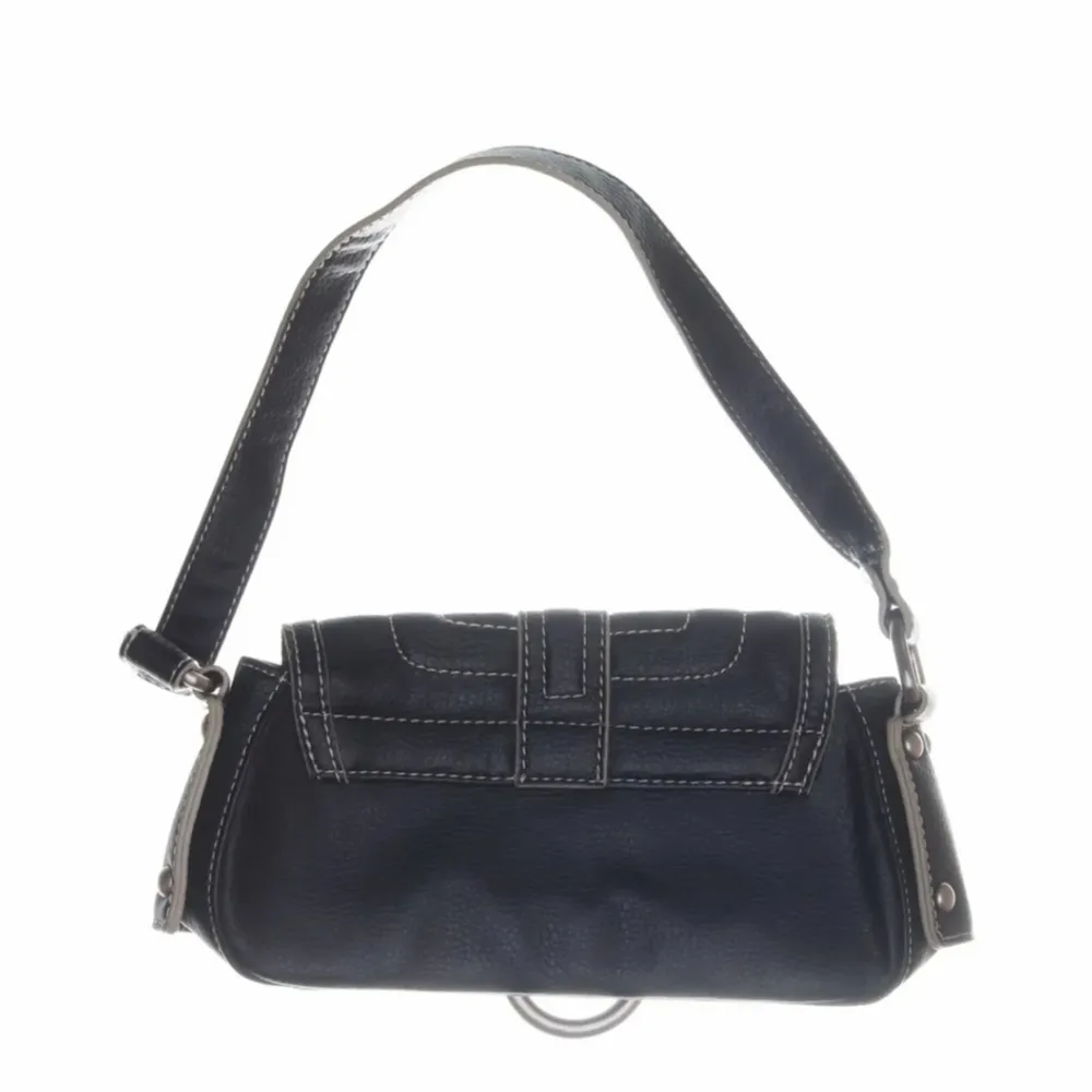 Mango accessories svart 90's style purse. Fuskläder. Väskor.