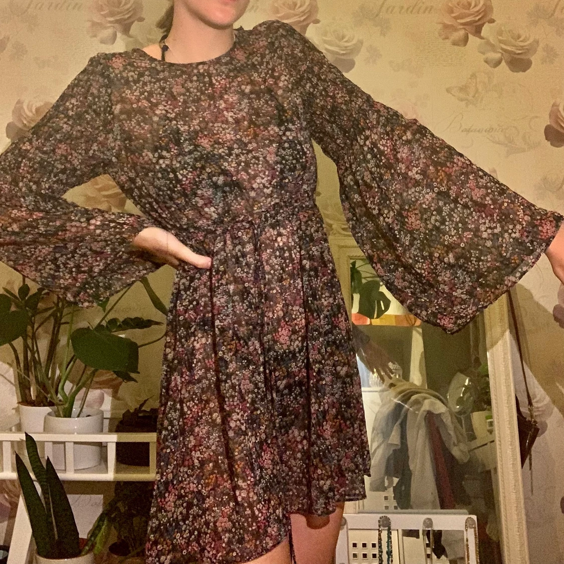 Superfin blommig klänning  - 91