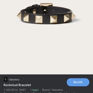 Valentino armband - Säljer mitt fina valentino armband då jag har köpt ett annat och har ingen nytta av att ha 2 stycken. Köptes för ca 2 månader sen för 1400kr, skriv privat till mig och pris kan därmed diskuteras❤️
