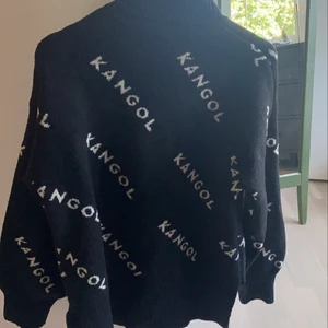 stickad  - säljer denna mysiga stickade från Hm! den är lite längre i modellen men välidgt fin 