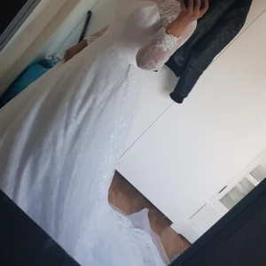 Strl 34-38 - Inte använd ,lång slöja ingår med priset. För mer bilder skicka DM