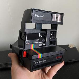 Fullt fungerade vintage Polaroid kamera.