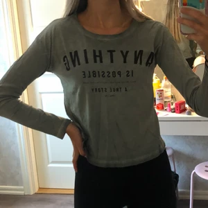 Tröja✨ - Helt ny grå/grön långärmad t-shirt i storlek XS🎀