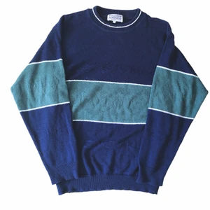 Beyond retro stickad tröja vintage - Säljer min älskade gamla favorit från beyond retro. Gott begagnat skick! Oversize- sitter perfekt oversize på mig med S. 