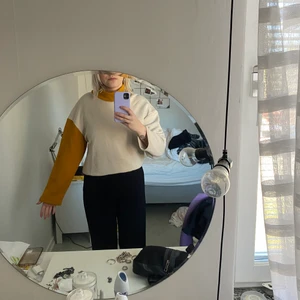 Polo tröja i stl S - Säljer nu min polotröja från Zara i stl S då jag inte använder den längre. Bara använd ett fåtal gånger.