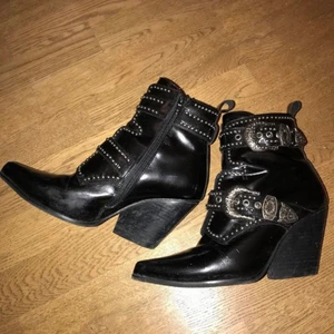 Black boots - Boots