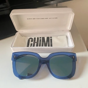 Chimi solglasögon  - Modell 008 acai, går ej att få tag på längre. Använda 2 ggr. Säljer pga flytt. Nypris 999kr.