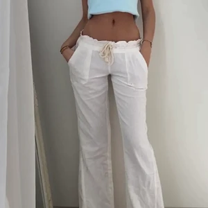 Linnebyxor - Säljer dessa lågmidjade linnebyxor i storlek M men de sitter mer som en S. Säljer då jag köpte två storlekar! Den sista bilden är min och de andra bilderna är lånade av gsandstrom💕 köp direkt för 650+frakt (vid direktköp slopas alltså budgivningen) ☺️