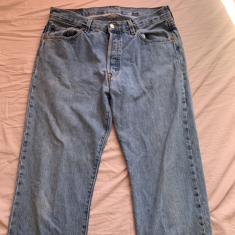 Levis jeans köpta här på plick, men de är tyvärr för stora för mig som har storlek xs/s. Jeans & Byxor.