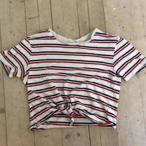 Randig t-shirt  - Den är i bra skick.