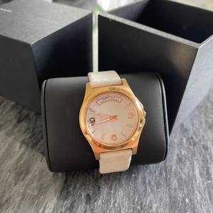 Klocka Marc by Marc Jacobs - Jättefint äkta Marc by Marc Jacobs klocka. Fri frakt