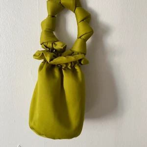 GANNI väska  - Liten fin väska från GANNI. Använd ett fåtal gånger. Underbar nu till sommaren! 