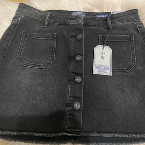 Mini skirt - Helt nya har aldrig använt! Köpta för 399kr 