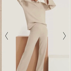 Erika Kvam byxor  - Från NA-KD, färgen Beige, storlek small. Fint skick 