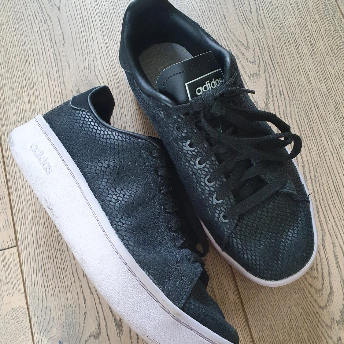 Adidas sneakers storlek 38