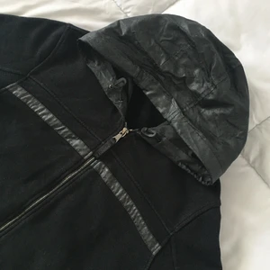 “ Prada Reflective Hoodie “ - • Used, but in good condition. No damages or stains, just some cracking on 3M material and slighty fading.  • Size ( M ) fits ( S )