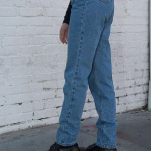 Mom jeans - Jag säljer ett par mom jeans from BikBok. Original priset var 500 och jag säljer den för 200 +50 för fraket också. Jag har nästan aldrig använt jeansen och därför säljer jag dom. 