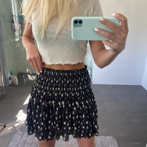 Super fin kjol - Super fin kjol från nakd, helt oanvänd i strl 34/36, super fin nu till sommaren💗