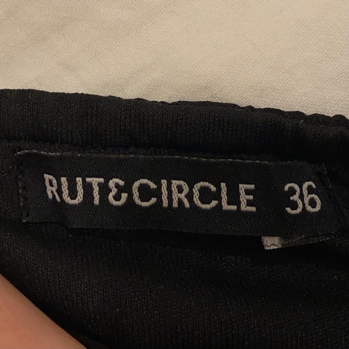 Svart klänning - 91