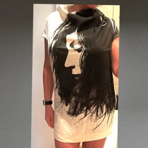 Klänning - Klänning från Zara - Stl M - silk material som faller snyggt 