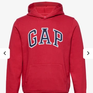 GAP HOODIE - ❣️SÖKER EN RÖD GAP HOODIE SOM LIKNAR DENNA PÅ BILDEN❣️ Storlek S-L 