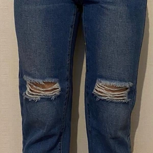 SHEIN byxor storlek 34 xs - Har inte alls haft den en gång på mig! Bara testade den en gång sen så tyckte jag inte om den! Vill inte ha längre! Intresse eller frågor DM