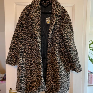 Leopard mönstrad kappa - Cool leopardmönstrad kappa. Aldrig använd. Frakt tillkommer