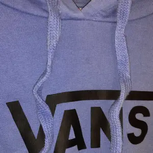 Jättefin ljusblå färg på denna hoodie från VANS, endast använt fåtal gånger