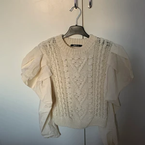 Stickad tröja med puffärm - Superfin stickad tröja med puffärmar från Gina. Använd ca 4 gånger. Verkligen superskön och mysig men kommer tyvärr inte till användning. Frakt tillkommer men pris kan diskuteras!