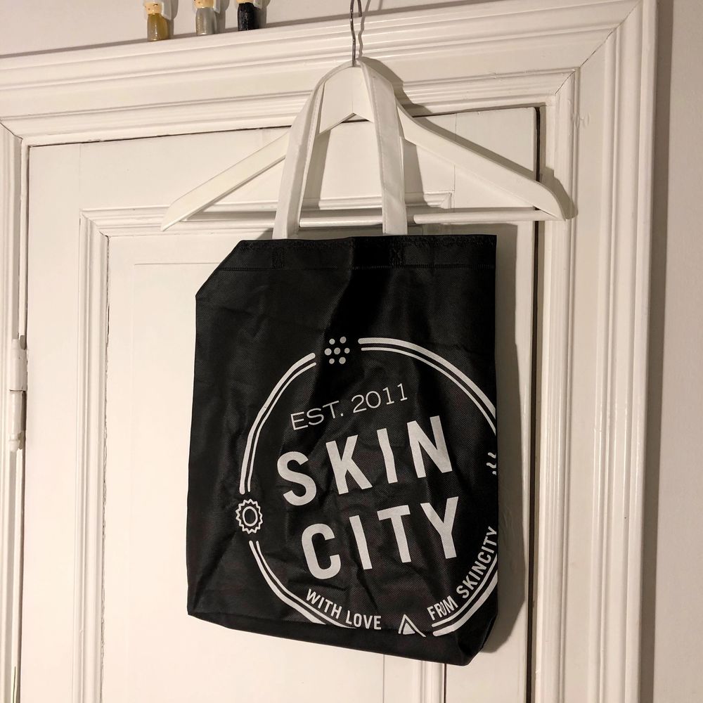 Skin City Tygväska - Väskor | Plick Second Hand
