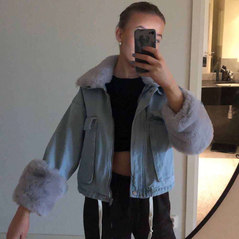 Jeansjacka med päls - Jackor  Plick Second Hand