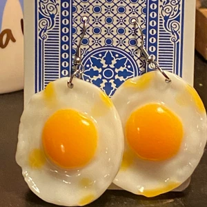 egg-earring - A pair of egg-earrings!! super cute and about the size of a mer bottlecap :)  message me if u want more information about them ! 