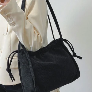 Väska  - Snygg väska! Aldrig använd 