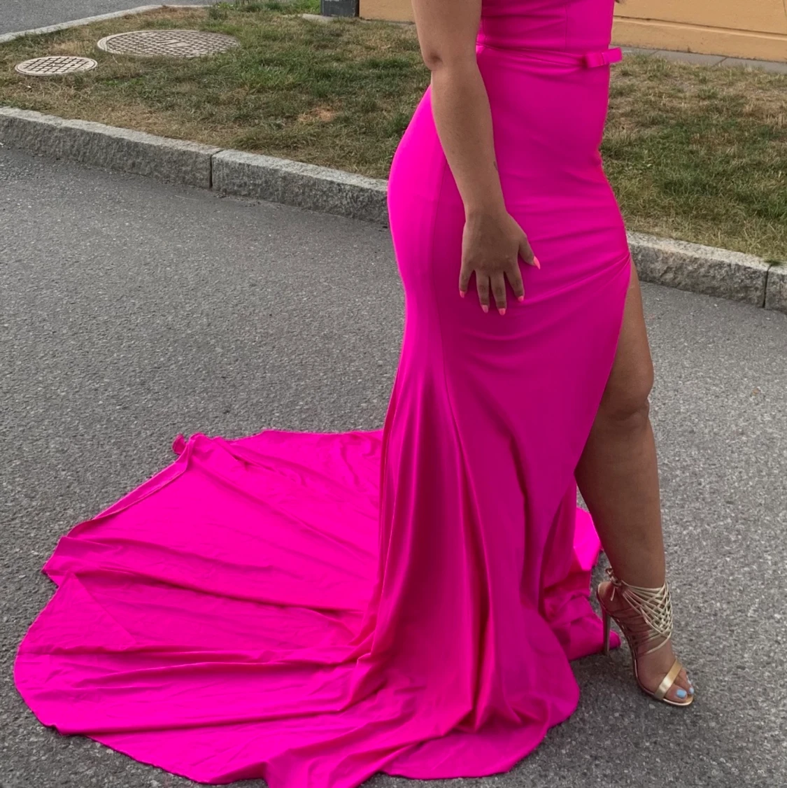 Klänning med släp och slits - 90